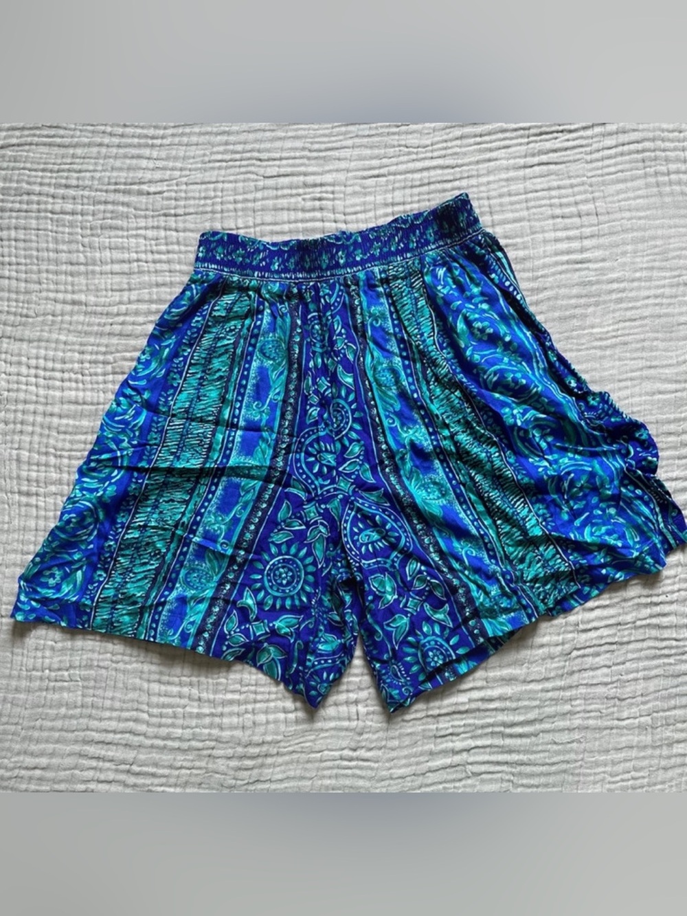 Vintage blue and green tapestry boho print shorts c.b. Elements petites